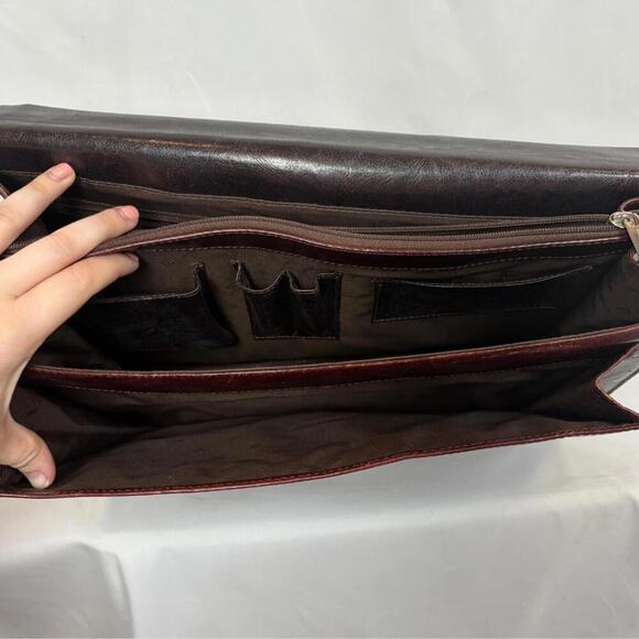 Kenneth Cole Leather Hard Body Flap over Business Briefcase - Picture 2 of 8